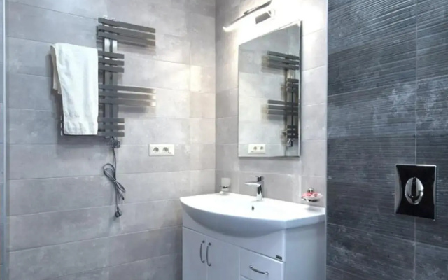 Northern Avenue 2 bedroom Newly Renovated and Modern apartment HH101