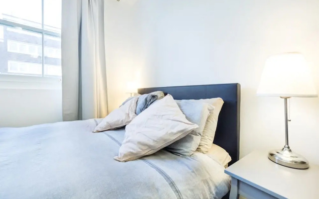 Top Floor Compact Apartment Notting Hill