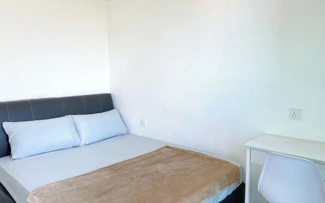 Comfy 3-Bedrooms Apartment at Meritus Residensi