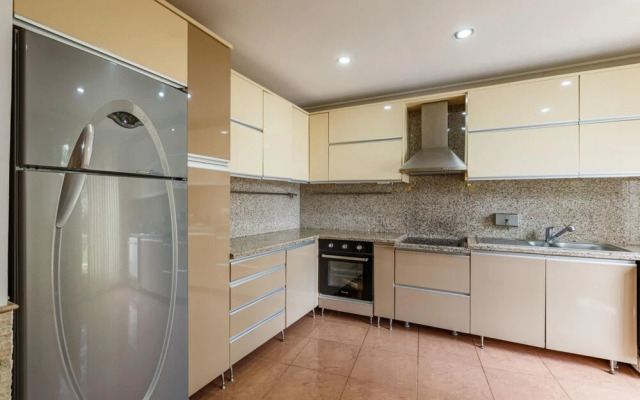 Charming Villa With Pool and Garden in Gebze