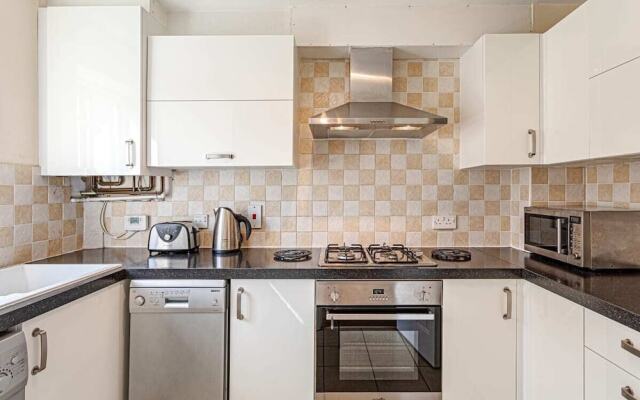 Beautiful 3 Bed House W Patio 10 Mins to Excel