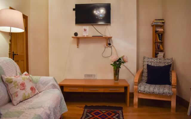 Central 3 Bedroom Townhouse Near O'Connell Street