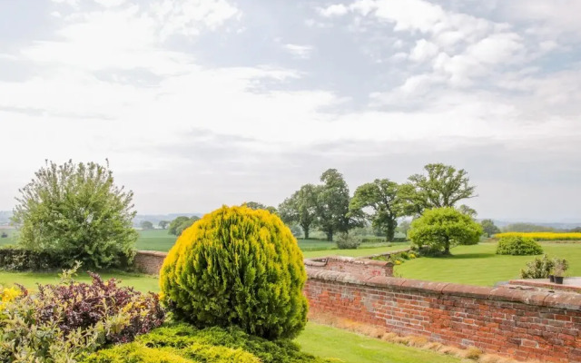 The Manor House at Kenwick Lodge