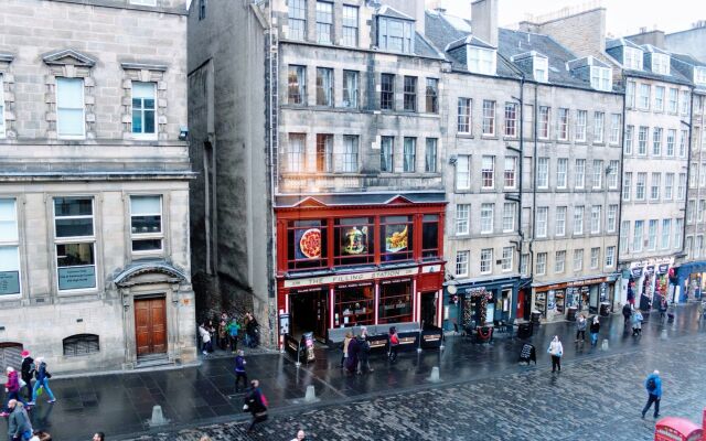 3 Bedroom Apartment On The Royal Mile