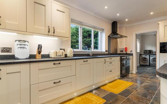 Maynor - Large Luxury House Log Burner Central Location