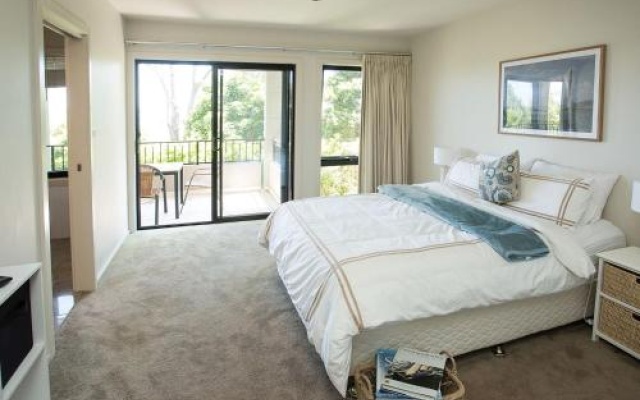Cossies', 2/273 Corrie Parade - Stunning Views And Air Conditioned – Guest Rooms – Corlette