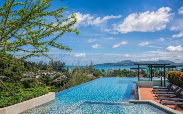 6-Ave Surin Apartment