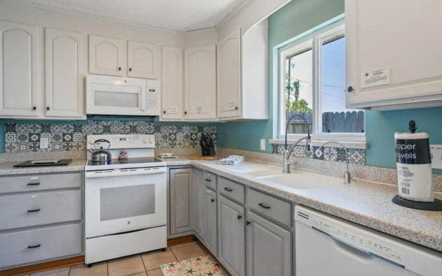 Beach Bungalow 700