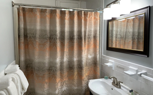 Vineyard Harbor Motel - Private Beach