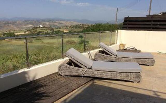 Idyllic 3 Bed Villa With Stunning Views