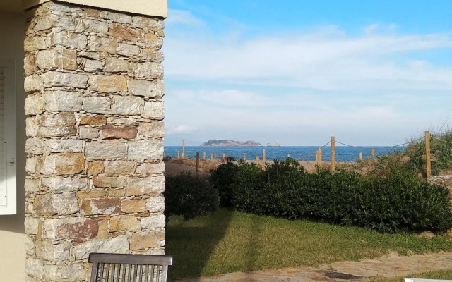 Sea front apartment in Platja Pals with terrace and parking