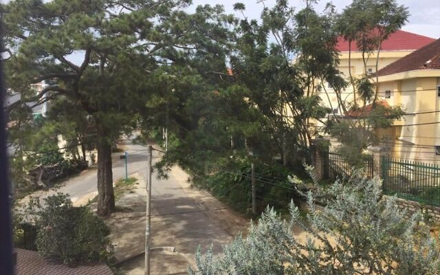 Hai Cay Thong Homestay - Hostel