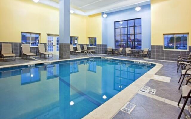 Holiday Inn Express Hotel & Suites Niagara Falls, an IHG Hotel