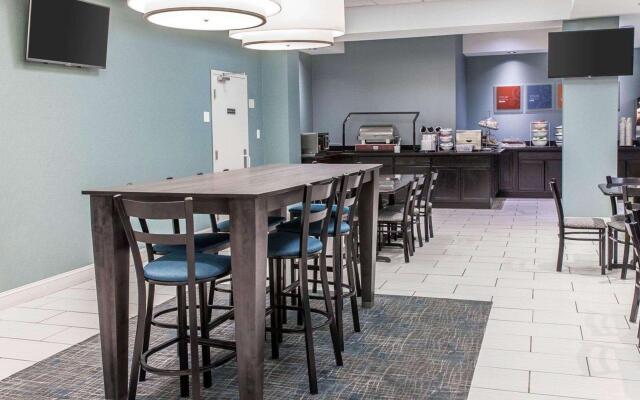 Clarion Hotel & Suites BWI Airport North