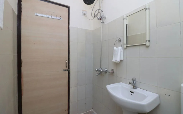 OYO 9929 Hotel Dhruv