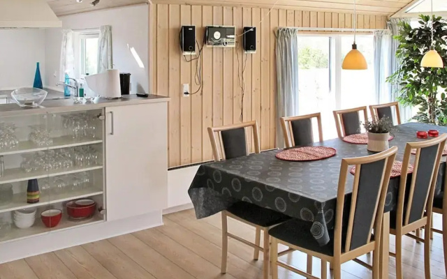 Tranquil Holiday Home in Væggerløse near Sea