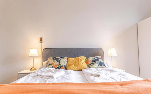 Gorgeous 1BR Apt near AKH Hospital