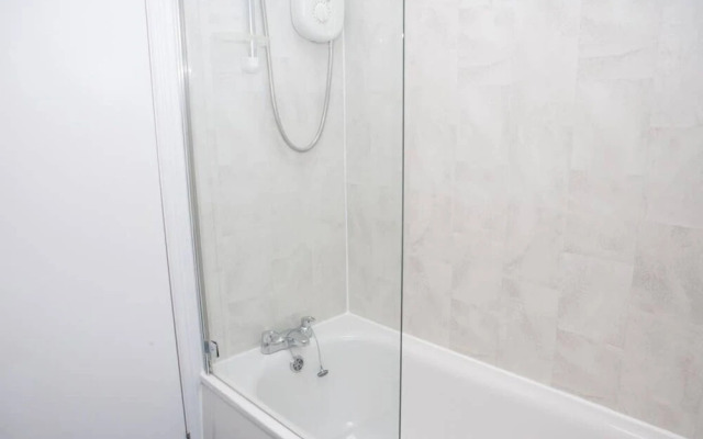 Top Floor Studio Near Bristol City