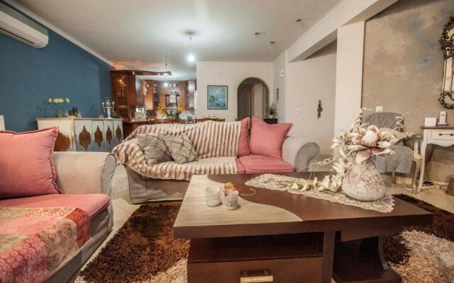 Dina'S House
