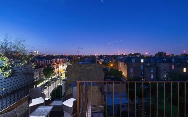 3 Bedroom Penthouse With London Skyline View
