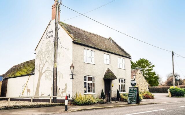 The Half Moon Inn & Country Lodge Mudford