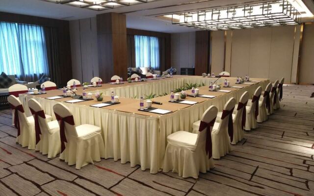 Bright QiandaoLake Resort