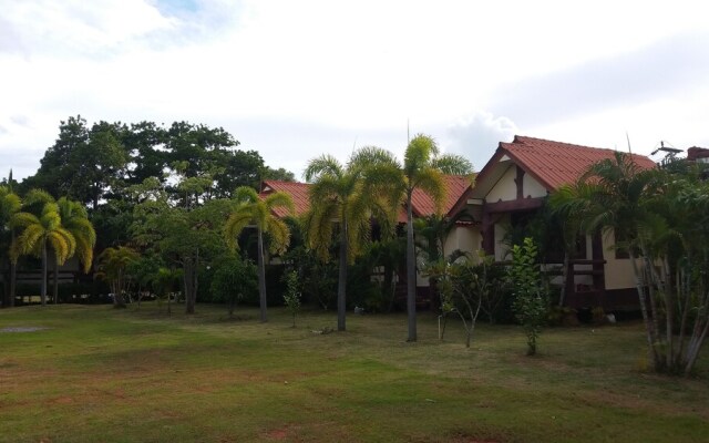 Lanta School Beach Resort