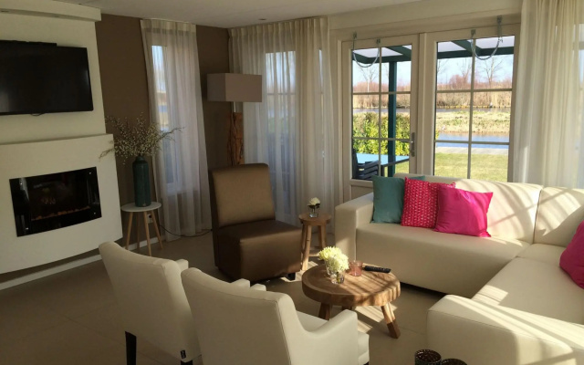 Comfy house with a sun shower, Alkmaar at 15 km