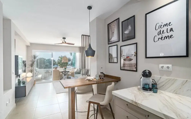 Jm9.4 - Totally Renovated in Stylish Design
