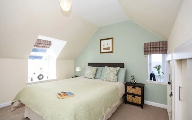 Delightful Seaside Retreat in Gardenstown, No Deposit