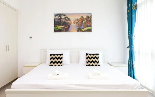 Luxury 4B and maid's with private garden