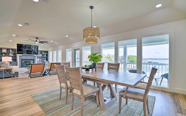 Lake Dayz Granbury Retreat w/ Private Dock!