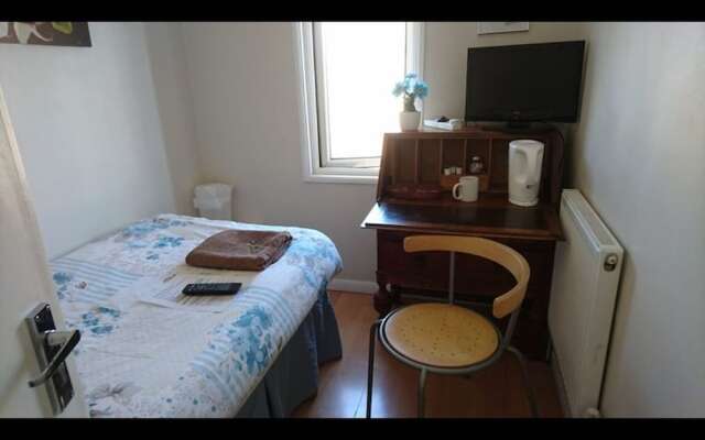 Room-tiny Single Shared Bathroom Room ss