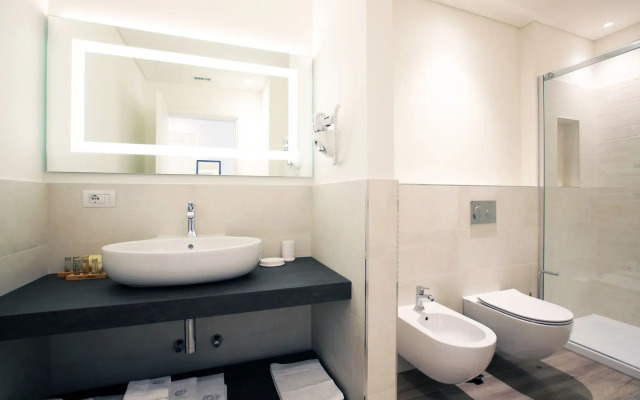 Villa Liberty - Lake Como Rooms & SPA
