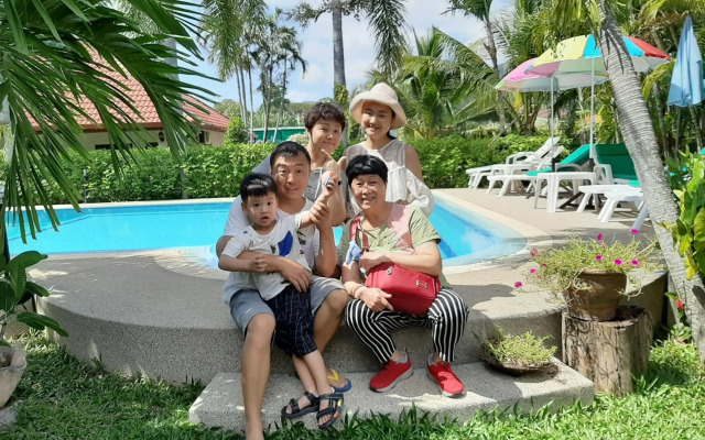 Smile House & Pool