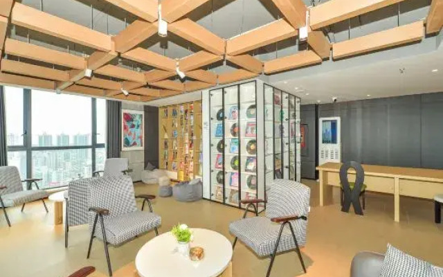 Splendid Entertainment Hotel (Guiyang Xintianzhai Xintian Metro Station Store)