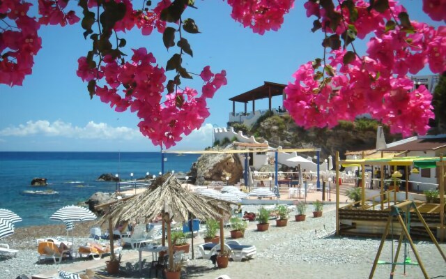 Cirucco Bay Hotel & Camping