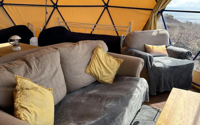 Geodome Glamping With sea Views Near Pendine