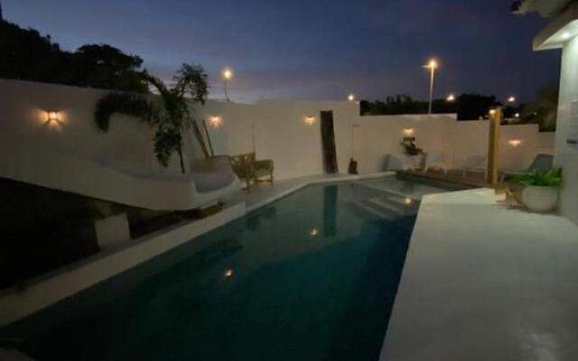 4BLESSINGSCURACAO TOP location swimming pool & nearby beaches -