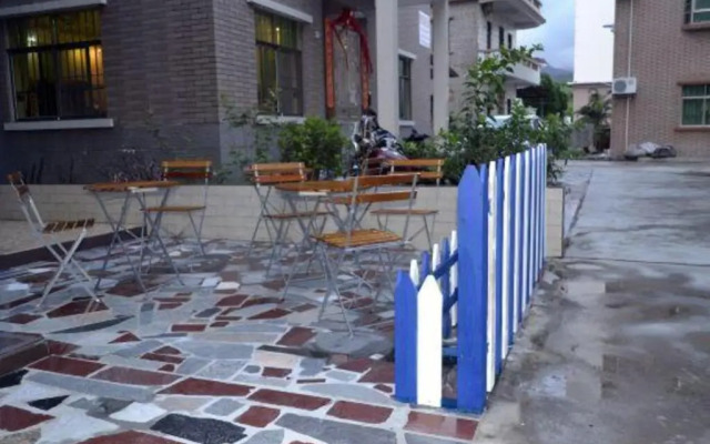 Xichong No. 1 Beach Huts
