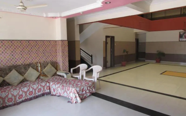 Sai Aradhana Hotel – Guest Rooms – Shirdi
