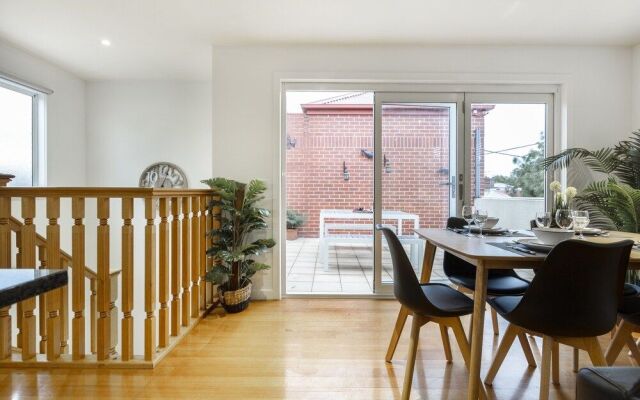 Tranquil Townhouse in Port Melbourne