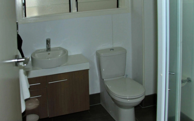 Hananui Lodge and Apartments