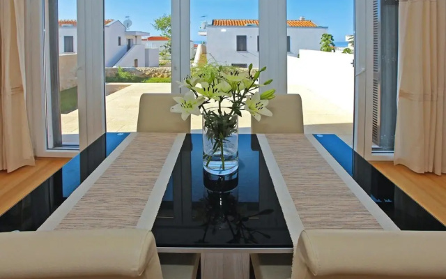 Apartments in Villas Punta Skala With Beachpool