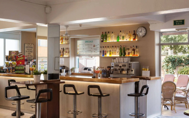 Naika Studios & Apartments