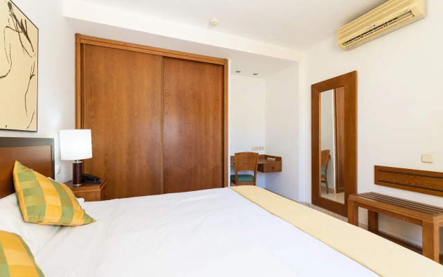 Holiday Club Sol Amadores Hotel