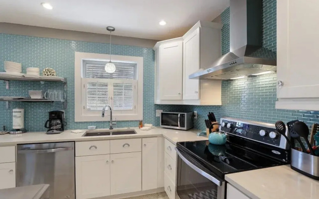 Bayside Bliss 3 Bedroom Home by RedAwning