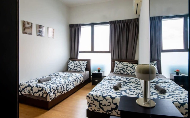 Chic 3BR in Danga Bay With Water Views & Parking – Guest Rooms – Johor Bahru