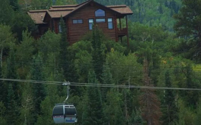 Ponderosa 6 Br Home by RedAwning