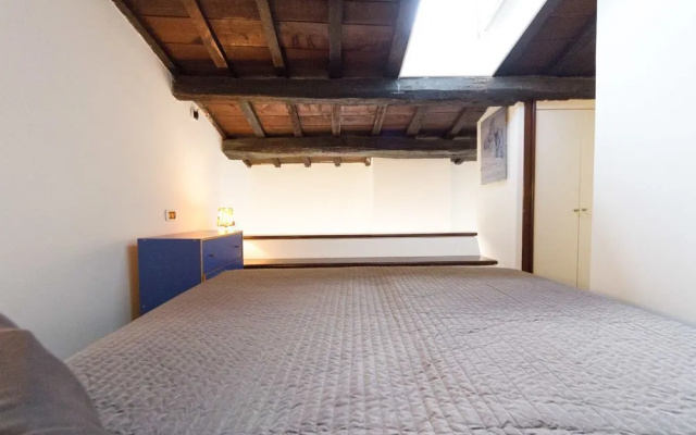 Vetrina - Apartment with Balcony